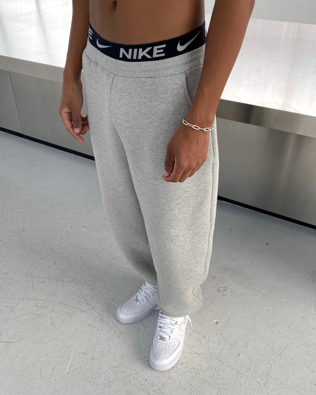 HOODIE + SWEATPANTS - GREY