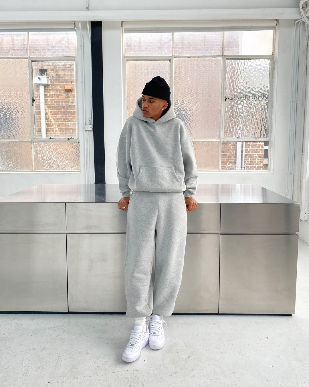 HOODIE + SWEATPANTS - GREY